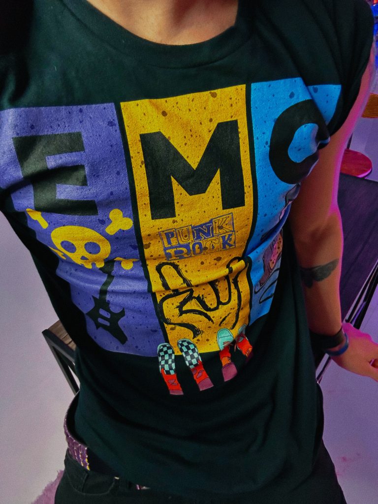 Emo grunge T shirt aesthetic